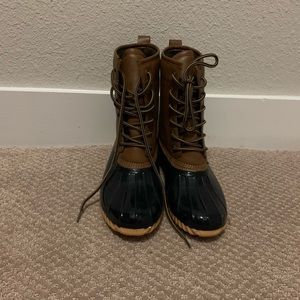 Duck boots